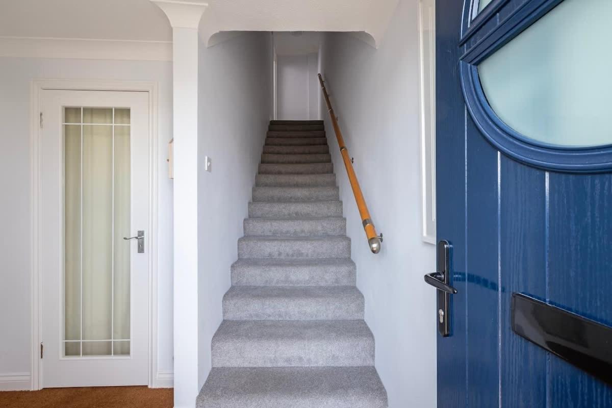 فيلا Fabulous High Street Townhouse With Stunning Views & Parking At 'Eagles Nest' فالموث المظهر الخارجي الصورة